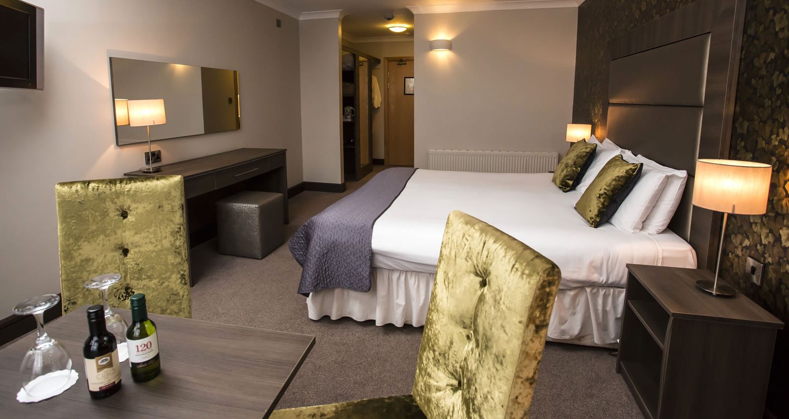 rooms inside banner 4